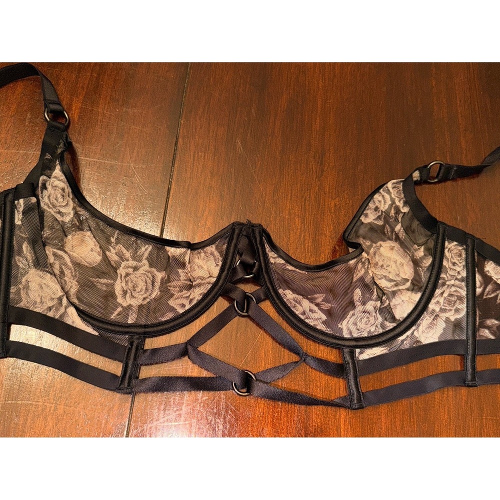 VICTORIAS SECRET Luxe Lingerie Very Strappy Ring Quarter Cup Mesh Bra 34DDD